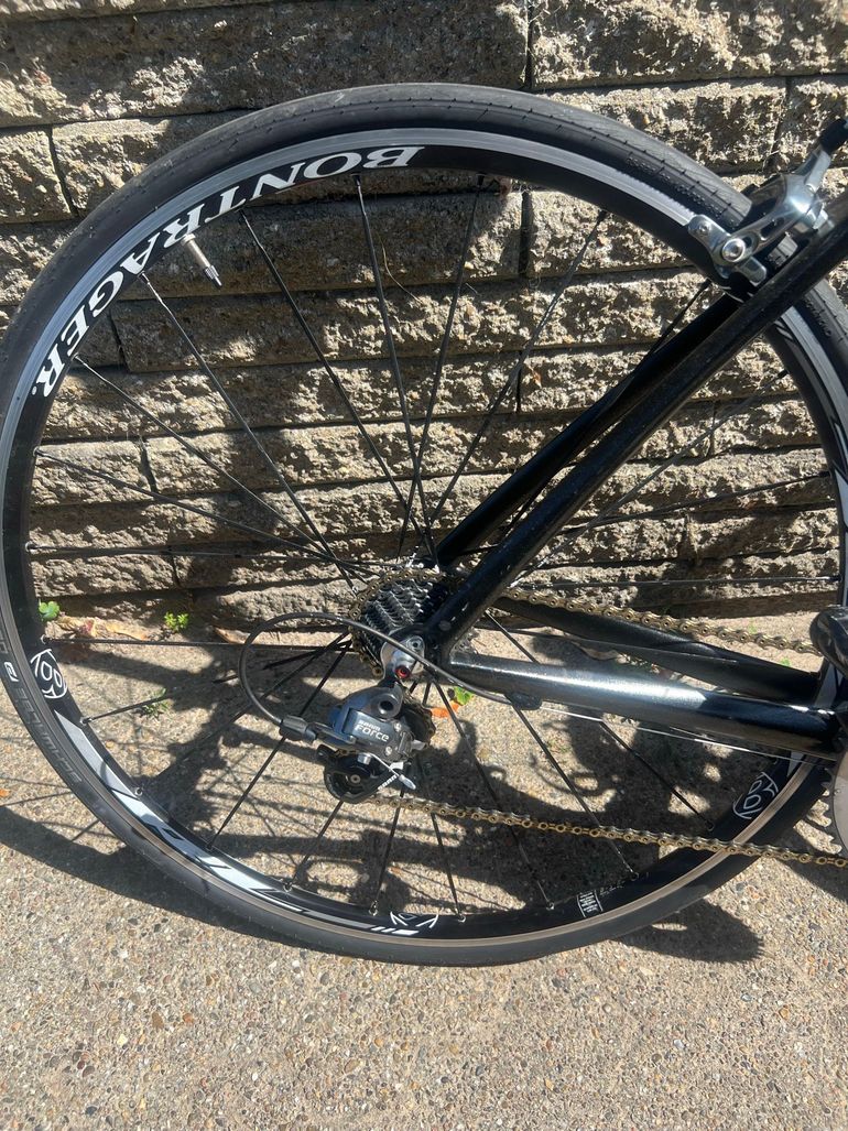 Trek Madone 5 Series 2010 2010 Road & Gravel usato, Nero — immagine 3 di 7