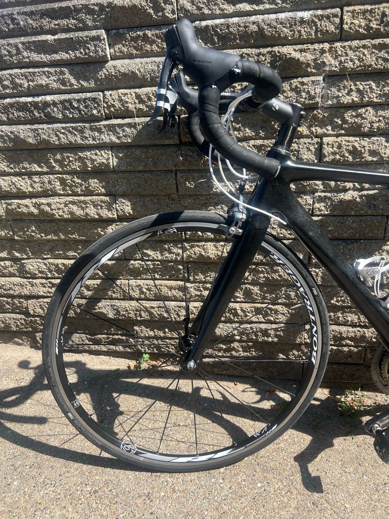 Trek Madone 5 Series 2010 2010 Road & Gravel usato, Nero — immagine 5 di 7