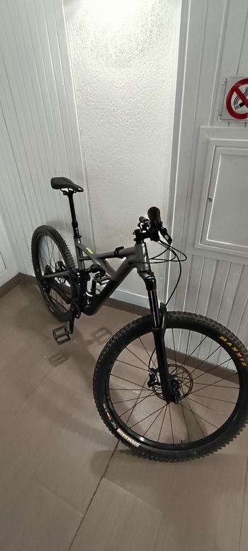 Używany Specialized Enduro Comp 29/6Fattie 2017 2017 Mountainbike — zdjęcie 3 z 3