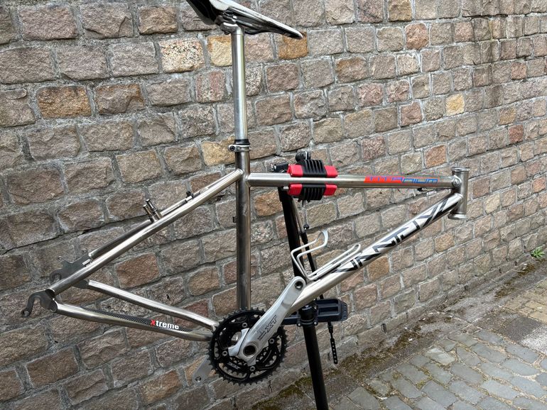 Used Van tuyl Custom Frameset 2004 Mountainbike, Light Gray — image 1 of 4