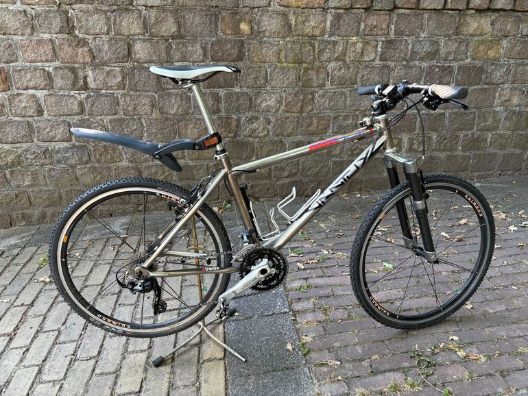Used Van tuyl Custom Frameset 2004 Mountainbike, Light Gray — image 3 of 4