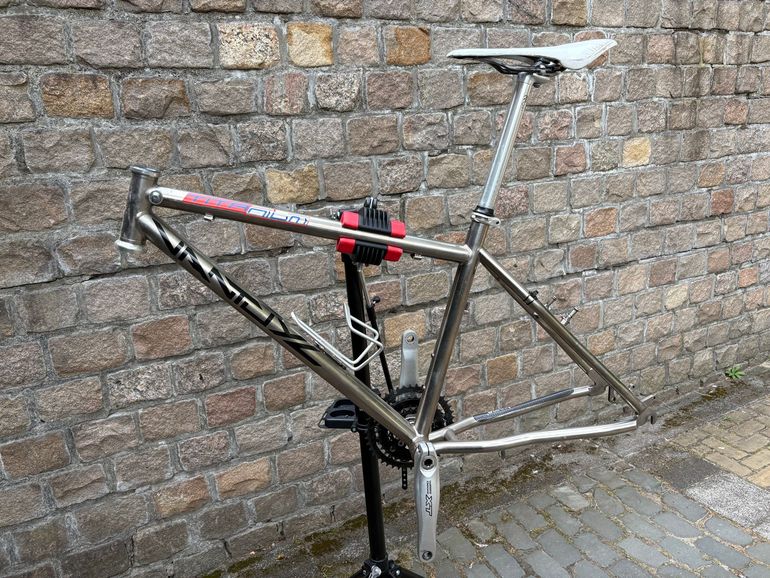 Used Van tuyl Custom Frameset 2004 Mountainbike, Light Gray — image 2 of 4