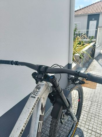 Used Trek Session 9 X01 2025 2025 Mountainbike, Light Gray, 29 — image 7 of 10