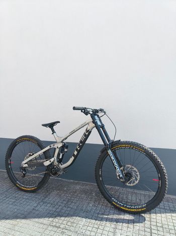 Used Trek Session 9 X01 2025 2025 Mountainbike, Light Gray, 29 — image 4 of 10