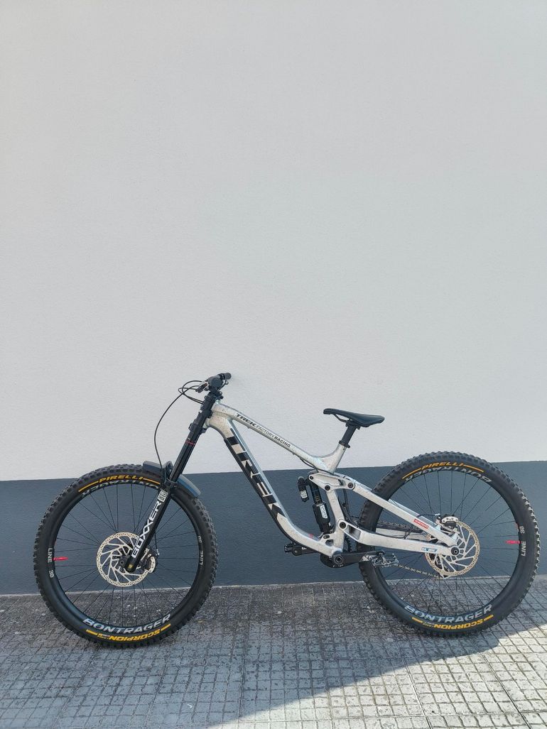 Used Trek Session 9 X01 2025 2025 Mountainbike, Light Gray, 29 — image 9 of 10