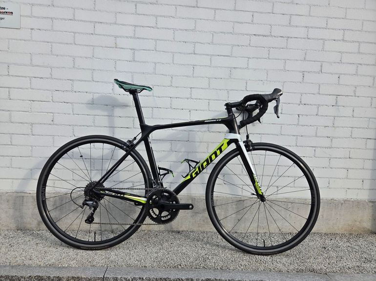 Giant TCR Advanced 1 2016 2016 Road & Gravel usato, Nero — immagine 1 di 15