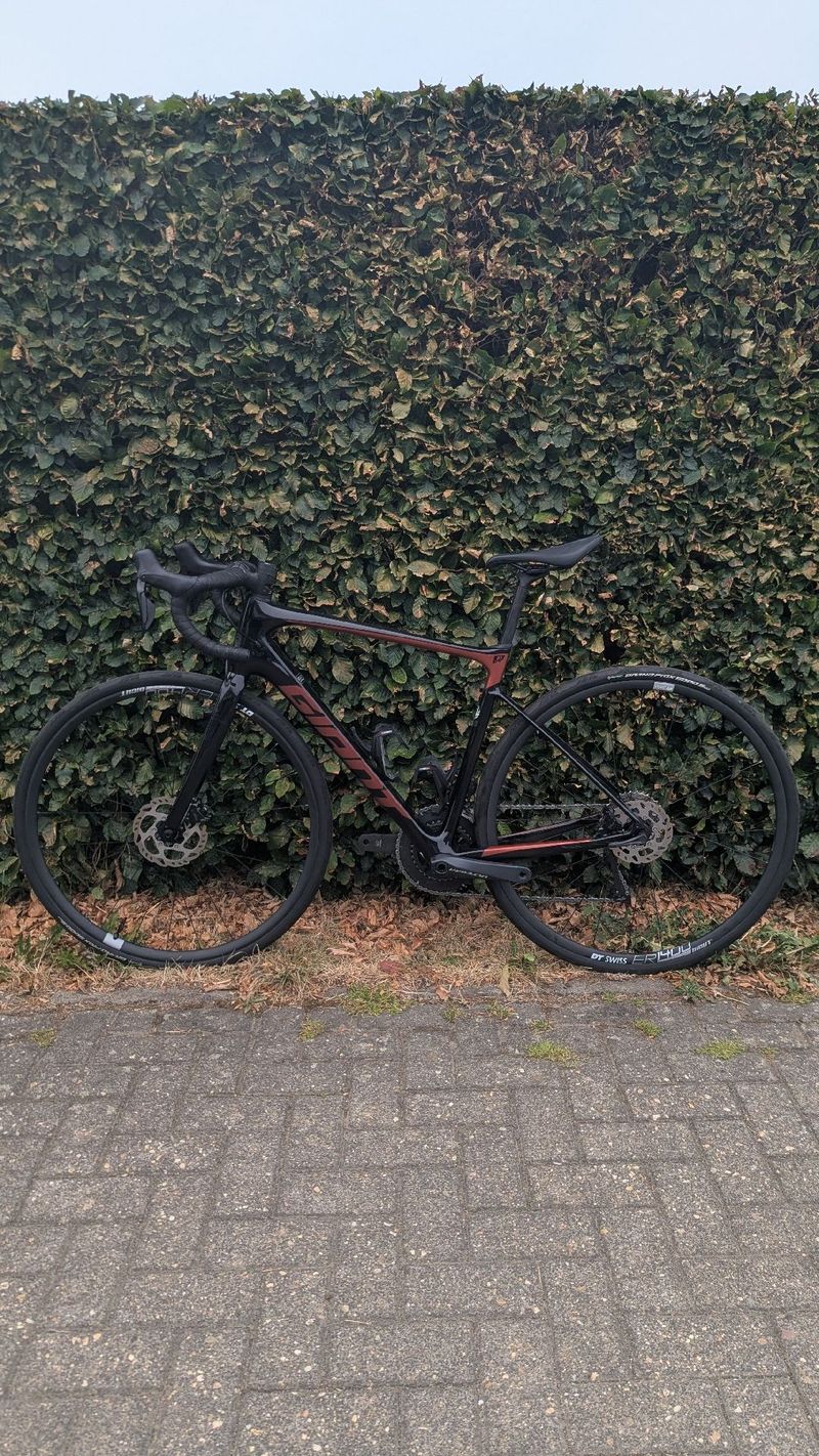 Used Giant Defy Shimano 105 Di2 2024 Road & Gravel