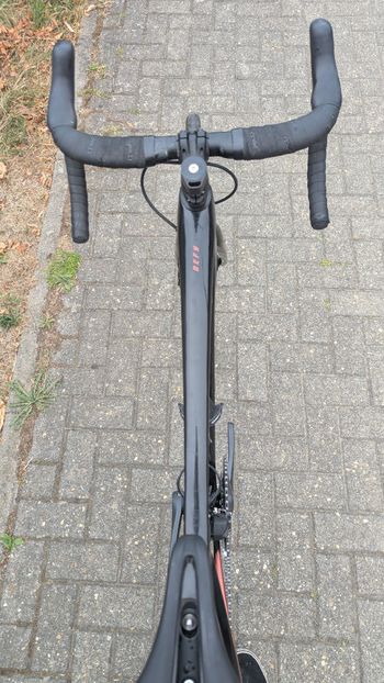Brugt Giant Defy Shimano 105 Di2 2024 Road & Gravel — billede 4 af 6