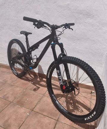 Commencal META TR V4 2025 2025 Mountainbike usato, Grigio chiaro — immagine 8 di 10