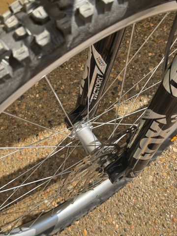 Brugt Giant Reign Advanced Pro 1 2023 2023 Mountainbike — billede 4 af 10