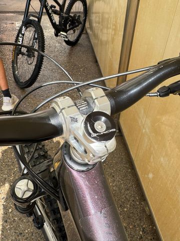 Brugt Giant Reign Advanced Pro 1 2023 2023 Mountainbike — billede 7 af 10
