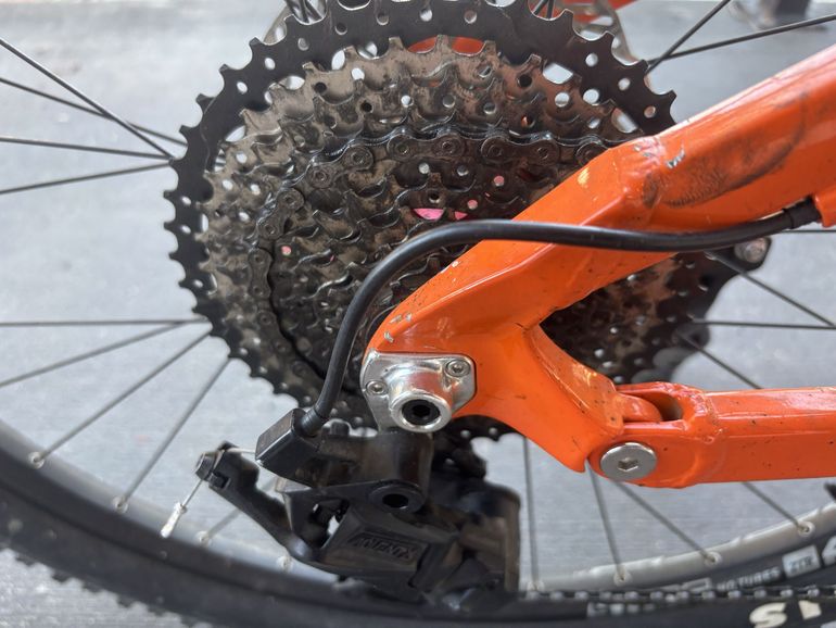 Used Cyberbike Custom Shimano Deore XT 2025 Mountainbike, Orange — image 11 of 13