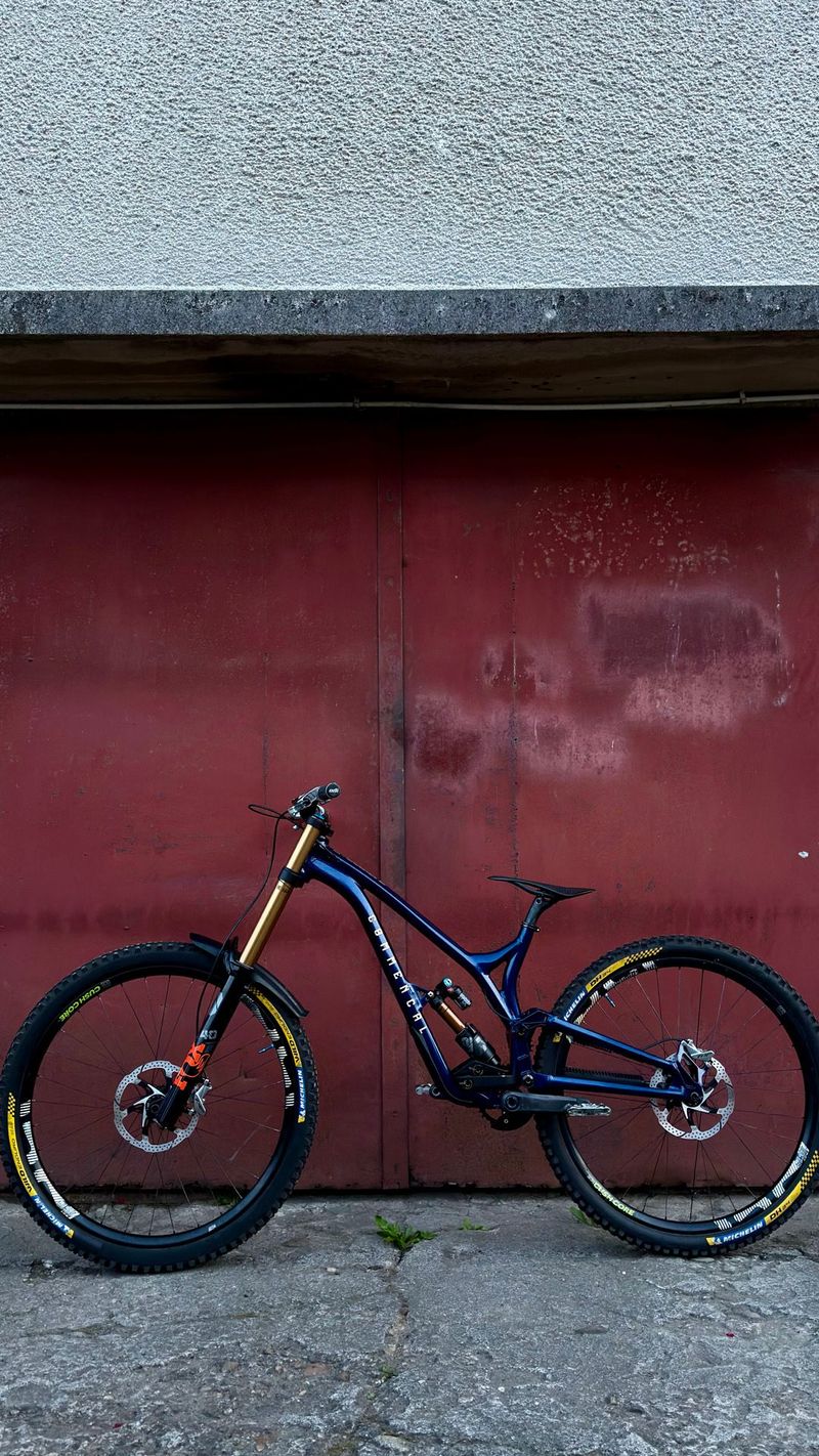 Used Commencal SUPREME DH V4 SIGNATURE 2022 2022 MTB