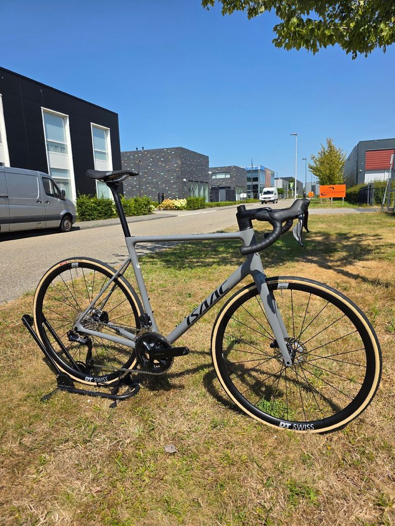Isaac Element 2026 Shimano 105 Di2 2026 Road & Gravel de segunda mano, Gris claro — imagen 2 de 8