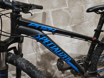 Used Specialized Pitch 650b 2017 2017 Mountainbike, Black, 27.5 — image 2 of 4