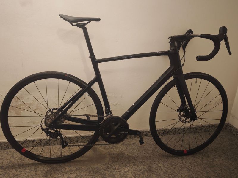 Używany Van rysel Road Bike EDR CF 105 Disc 2023 2023 Road & Gravel