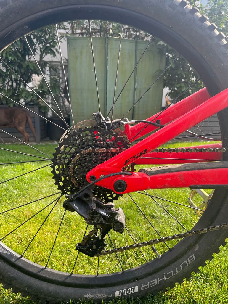 Gebrauchtes Specialized Enduro Comp 2019 Mountainbike, Rot — Bild 12 von 16