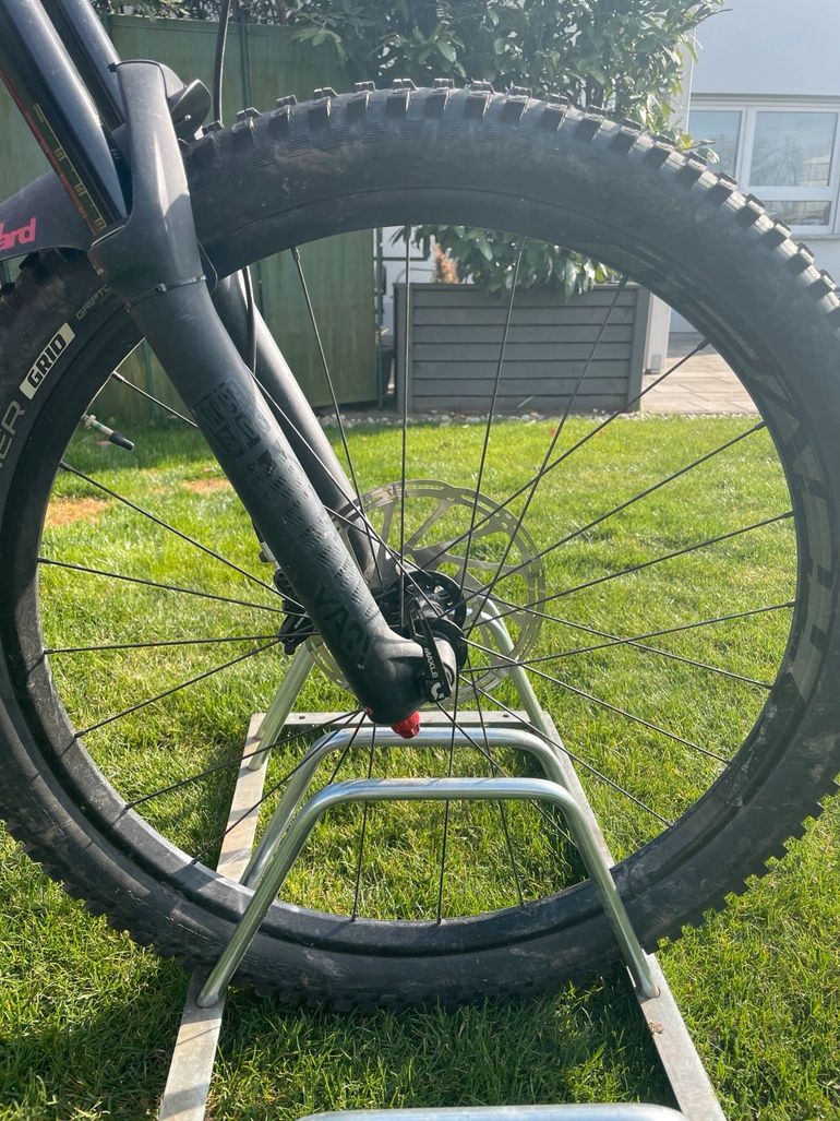 Gebrauchtes Specialized Enduro Comp 2019 Mountainbike, Rot — Bild 4 von 16