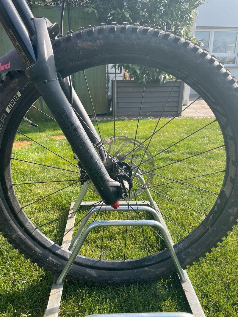 Gebrauchtes Specialized Enduro Comp 2019 Mountainbike, Rot — Bild 4 von 16