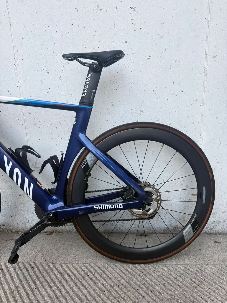 Tweedehands Canyon Aeroad CF SL 8 Disc 2022 2022 Road & Gravel — afbeelding 8 van 13