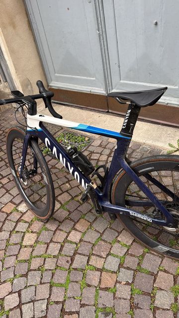 Canyon Aeroad CF SL 8 Disc 2022 2022 Road & Gravel usato, Bianco — immagine 2 di 3