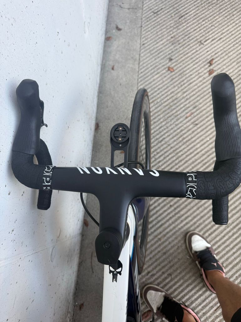 Tweedehands Canyon Aeroad CF SL 8 Disc 2022 2022 Road & Gravel — afbeelding 9 van 13