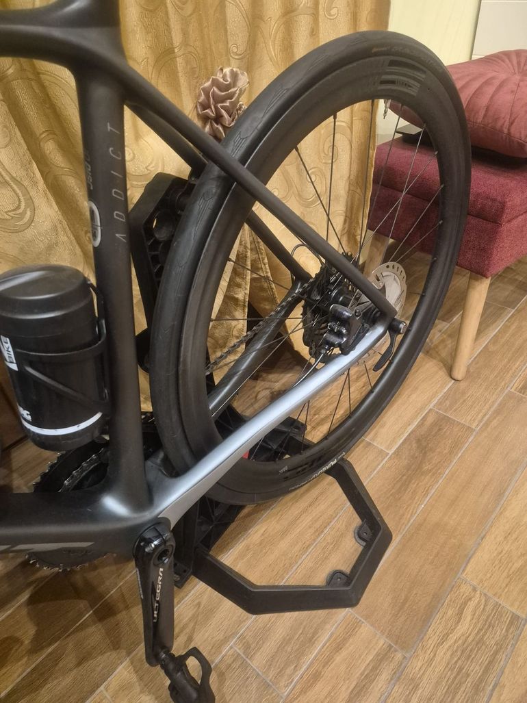 Scott Addict 10 disc 2020 2020 Road & Gravel usato, Grigio chiaro — immagine 4 di 5