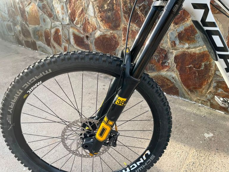 Gebrauchtes Norco Aurum SRAM GX DH 2022 Mountainbike, Weiß — Bild 3 von 11