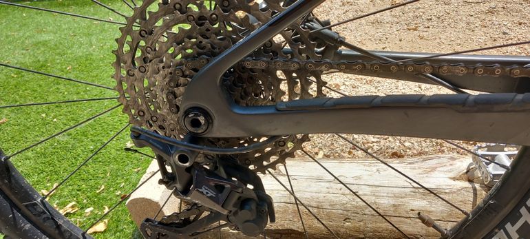 Used Trek E-Caliber 9.6 2022 2022 Mountainbike, Light Gray, 29 — image 3 of 4