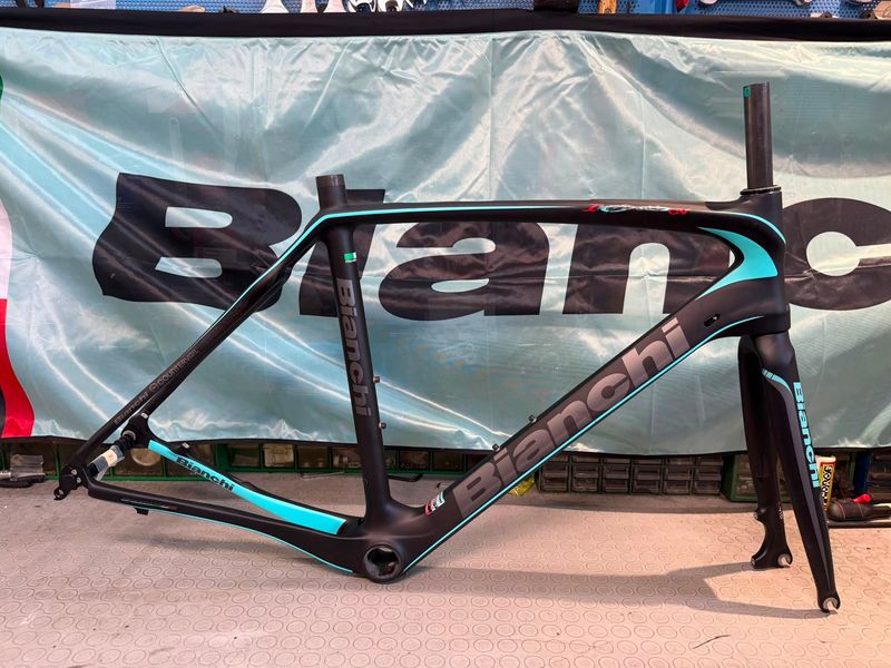 Gebrauchtes Bianchi Infinito CV Disc Q.R. NOS. NUOVO. Frameset 2016 Road & Gravel