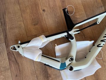 Käytetty Canyon Neuron CF 9 SL 2023 Frameset 2023 Mountainbike — kuva 9 / 12