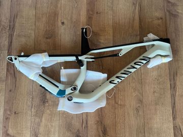 Käytetty Canyon Neuron CF 9 SL 2023 Frameset 2023 Mountainbike — kuva 1 / 12