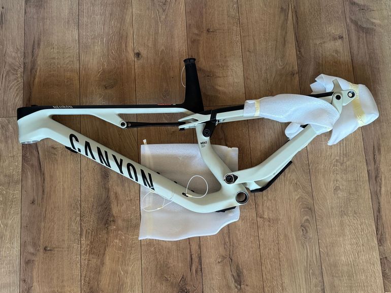 Käytetty Canyon Neuron CF 9 SL 2023 Frameset 2023 Mountainbike — kuva 2 / 12