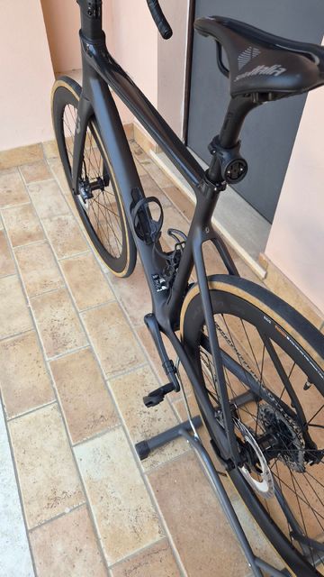 Used Scott Addict 20 2022 2022 Road & Gravel, Black — image 8 of 9