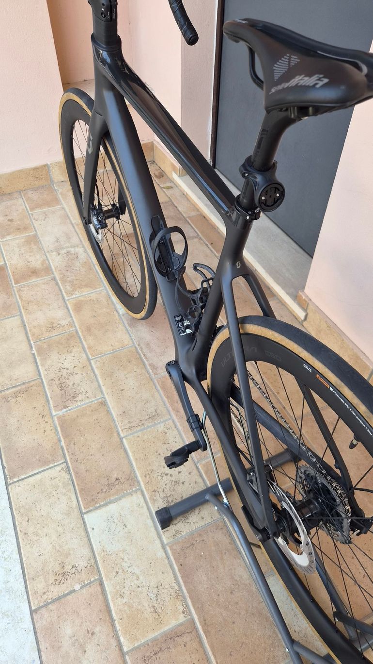 Used Scott Addict 20 2022 2022 Road & Gravel, Black — image 8 of 9