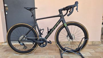 Used Scott Addict 20 2022 2022 Road & Gravel, Black — image 1 of 9