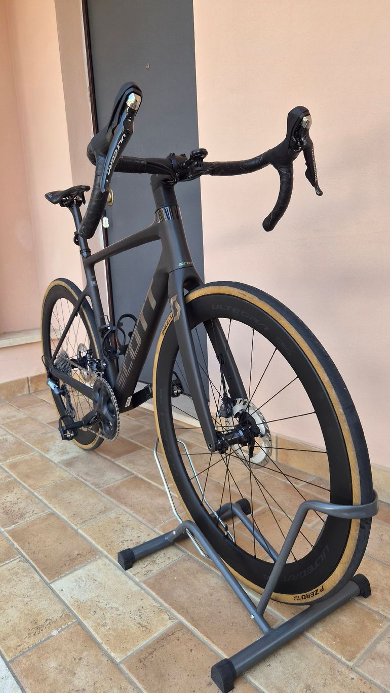 Used Scott Addict 20 2022 2022 Road & Gravel, Black — image 4 of 9