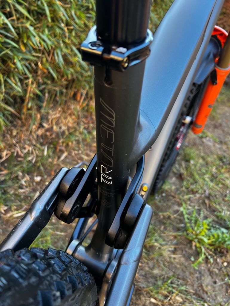 Gebrauchtes Commencal META TR V4 ESSENTIAL 2022 2022 Mountainbike, Hellgrau — Bild 3 von 9
