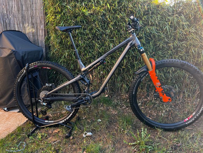 Gebrauchtes Commencal META TR V4 ESSENTIAL 2022 2022 Mountainbike, Hellgrau — Bild 2 von 9