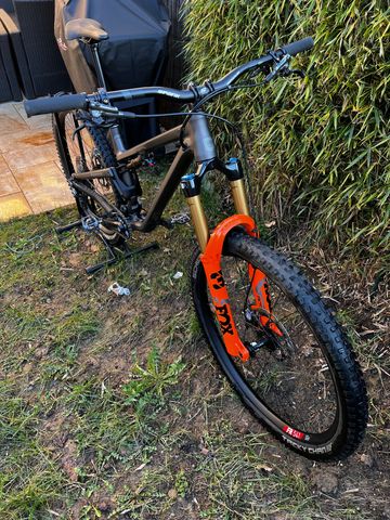 Gebrauchtes Commencal META TR V4 ESSENTIAL 2022 2022 Mountainbike, Hellgrau — Bild 6 von 9