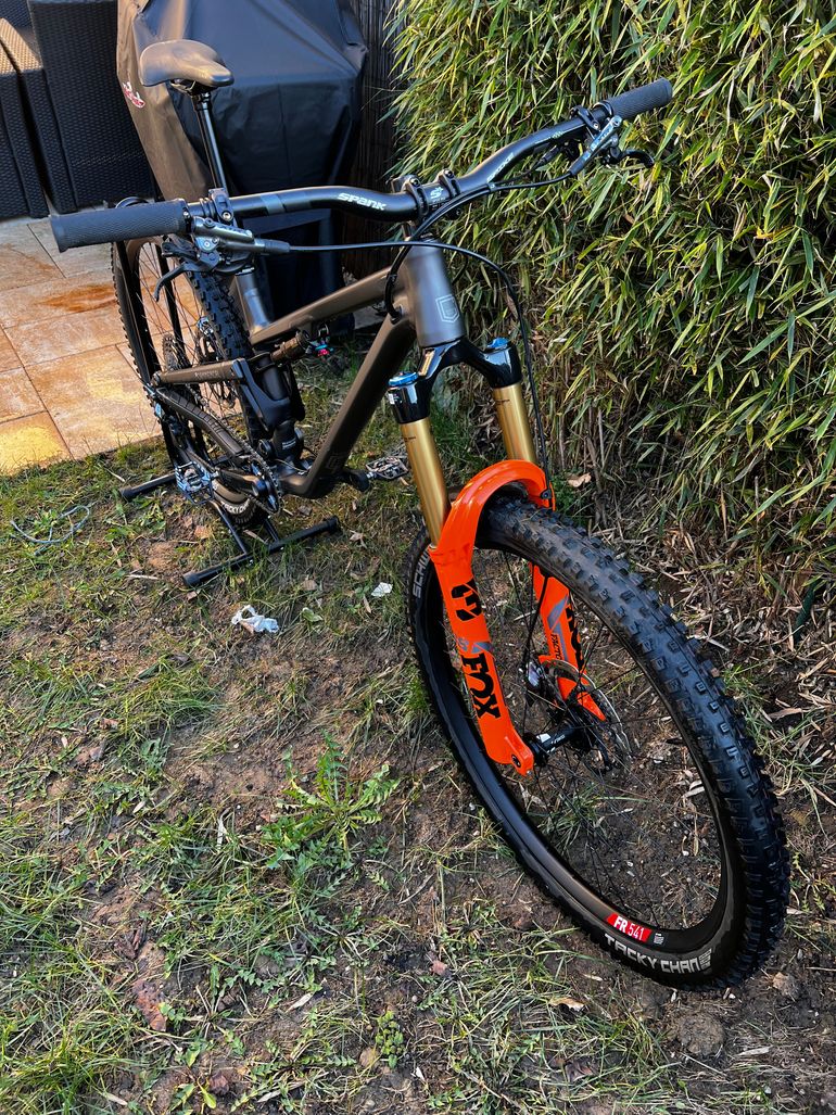 Gebrauchtes Commencal META TR V4 ESSENTIAL 2022 2022 Mountainbike, Hellgrau — Bild 6 von 9