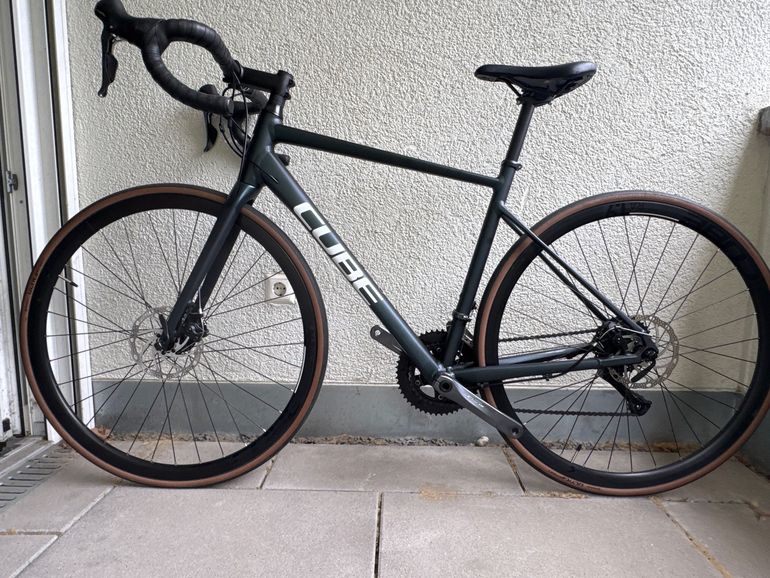 Used CUBE ATTAIN 2024 2024 Road & Gravel, Blue — image 2 of 4
