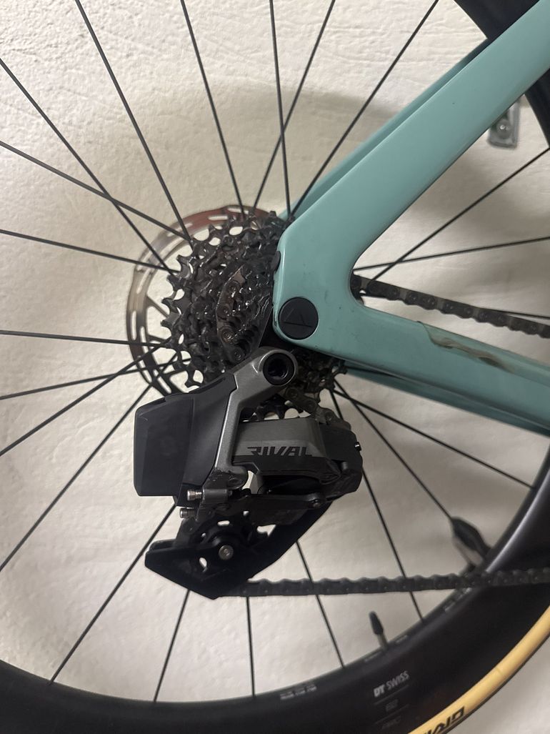 Brugt Canyon Aeroad CF SLX 7 eTap 2024 2024 Road & Gravel — billede 8 af 12