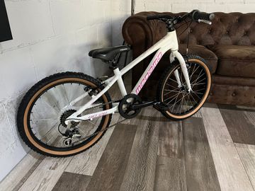 Megamo 20" GO 2027 2027 Mountainbike usato, Bianco — immagine 2 di 16