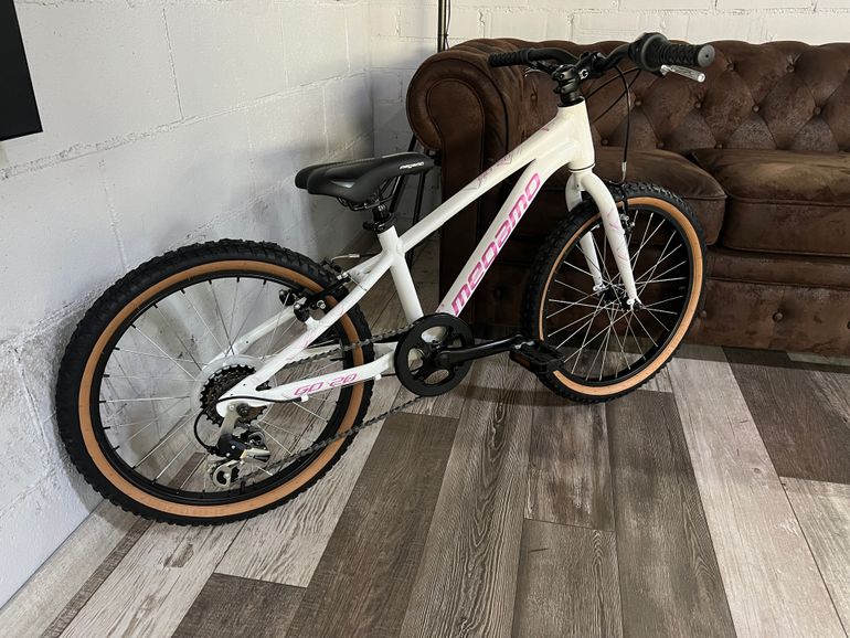 Megamo 20" GO 2027 2027 Mountainbike usato, Bianco — immagine 2 di 16