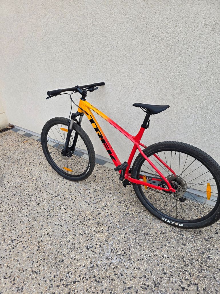 Used Trek Marlin 7 2022 2022 Mountainbike, Orange, 27.5, 29 — image 2 of 5