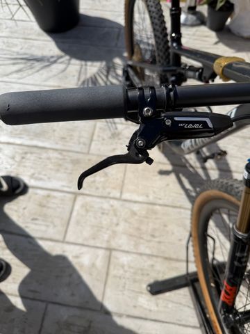 Used Specialized Epic Expert 2022 2022 Mountainbike, Green — image 2 of 8