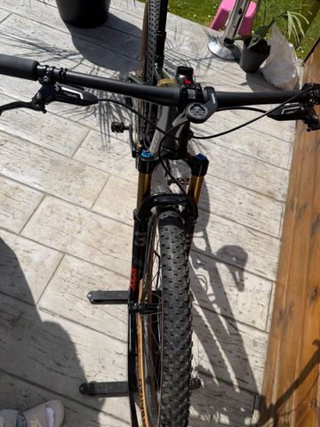 Used Specialized Epic Expert 2022 2022 Mountainbike, Green — image 3 of 8