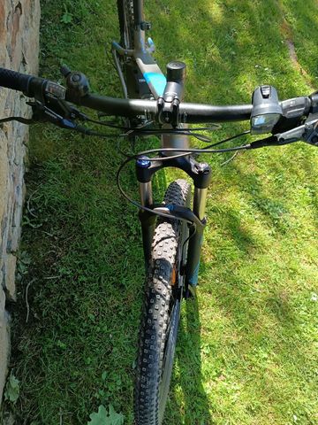 Used Trek X-Caliber 7 2018 2018 Mountainbike, Light Gray, 27.5, 29 — image 4 of 5