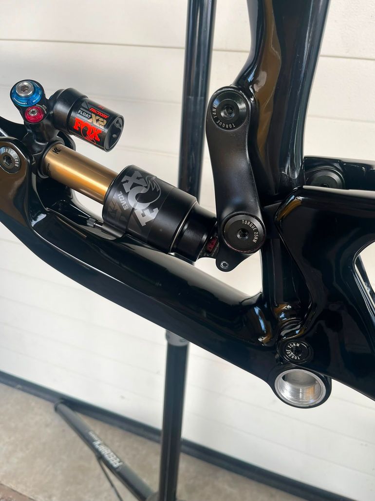 Nukeproof Giga 290 Carbon Frame 2022 Frameset 2022 Mountainbike usato, Nero — immagine 13 di 13